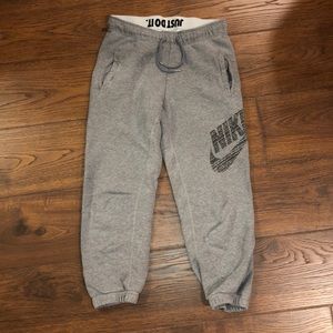Nike Cropped Sweatpants